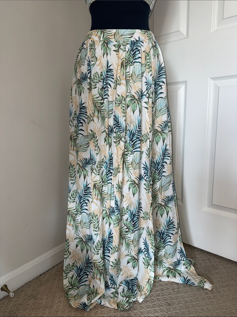 Windsor Tropical Print Two-Piece Set in Teal & Cream - Picture 4 of 9